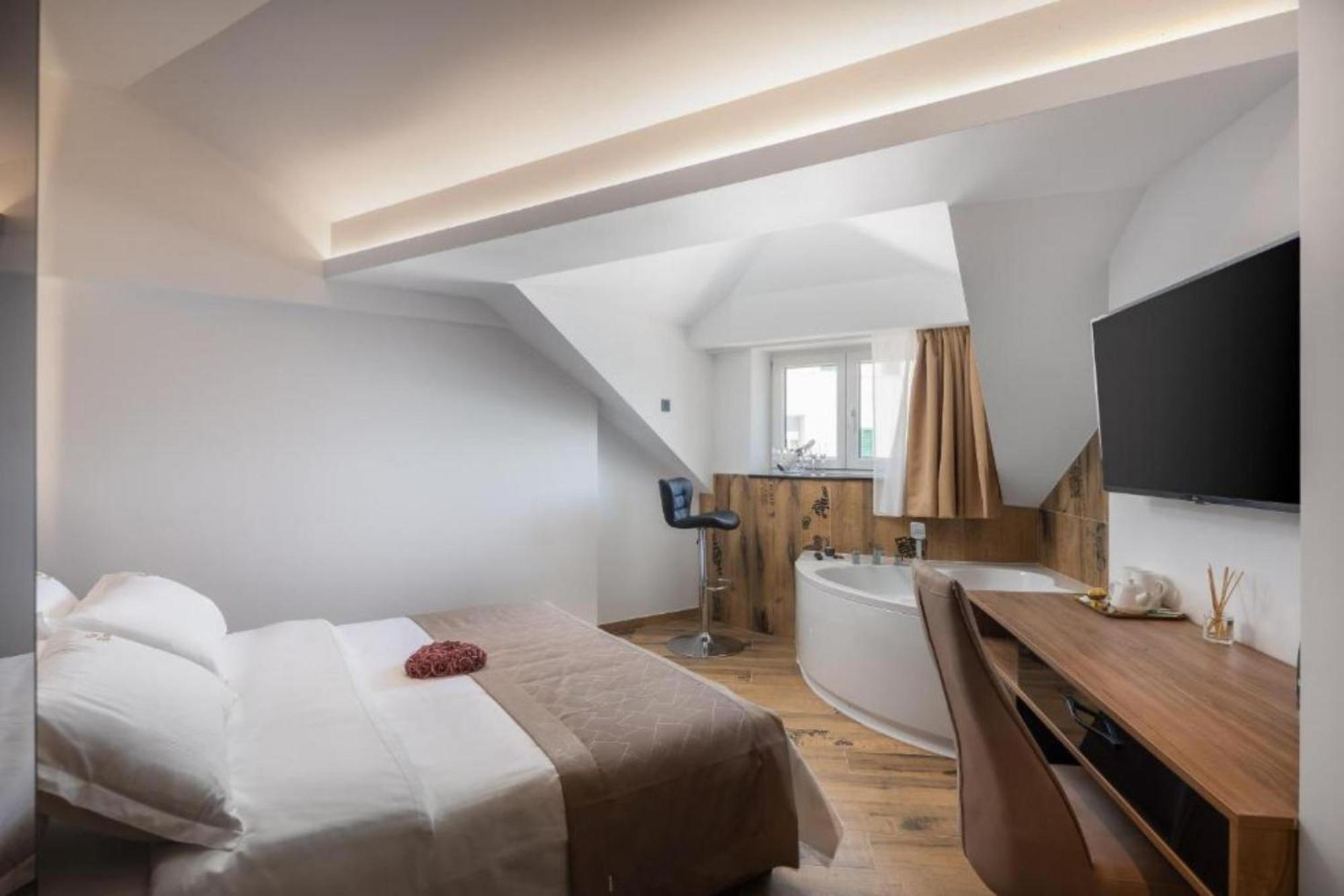 Top Rooms Сплит Екстериор снимка